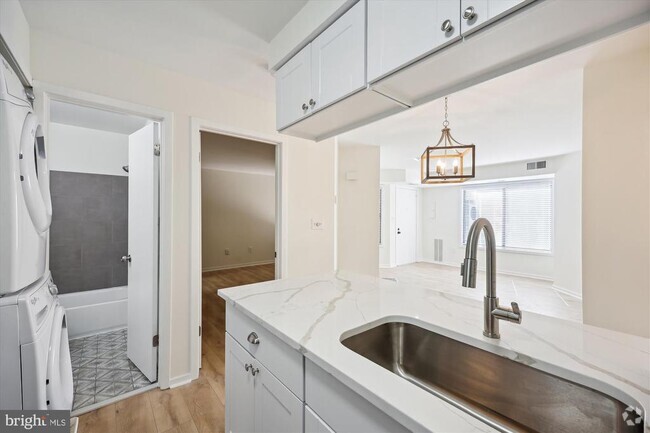 Building Photo - 9912 Hellingly Pl Unit 152 Rental
