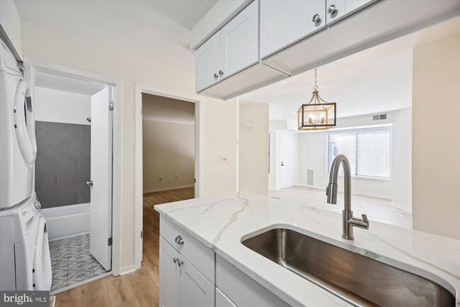 Building Photo - 9912 Hellingly Pl Unit 152 Rental