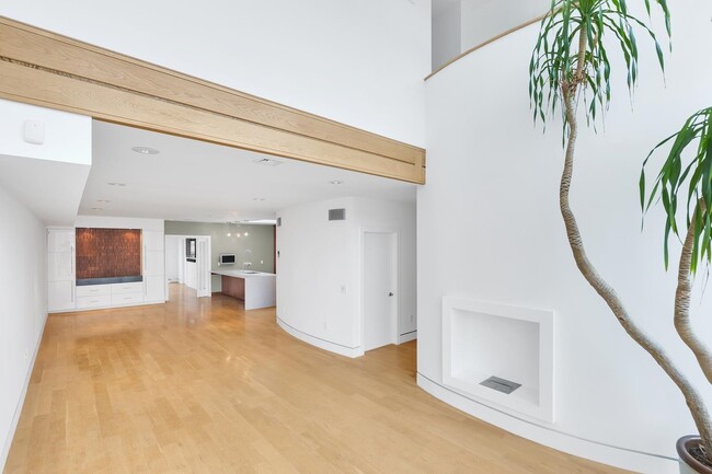 Photo - 611 MONROE St Unit 2