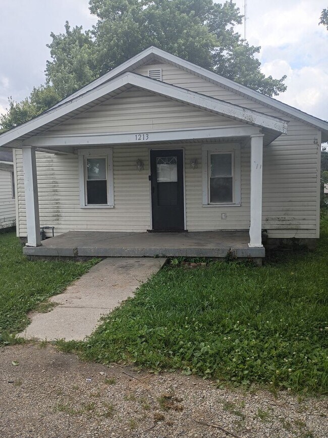 1213 W 17th St