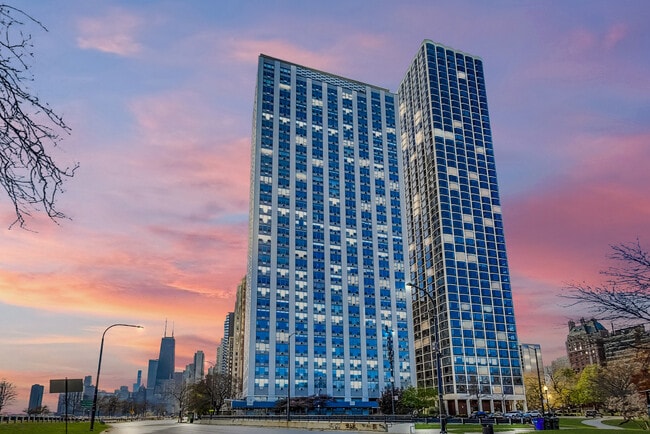 Building Photo - 1550 N Lake Shore Dr Unit 10C