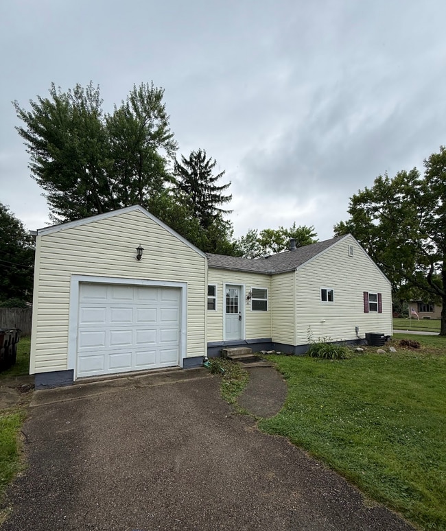 Building Photo - 608 Schuyler Dr