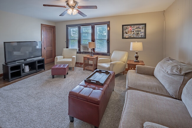 Photo - 118 Nassau Ave Unidad Upper Apartment