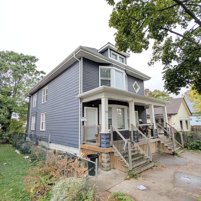 Building Photo - 475 Louis Ave Unit 1