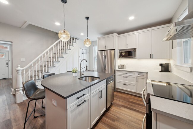 Building Photo - 91-93 S 9th Street Unit 91 s 9th Street Rental