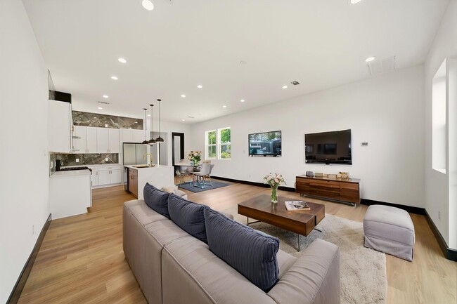 Photo - 4439 Gunter St