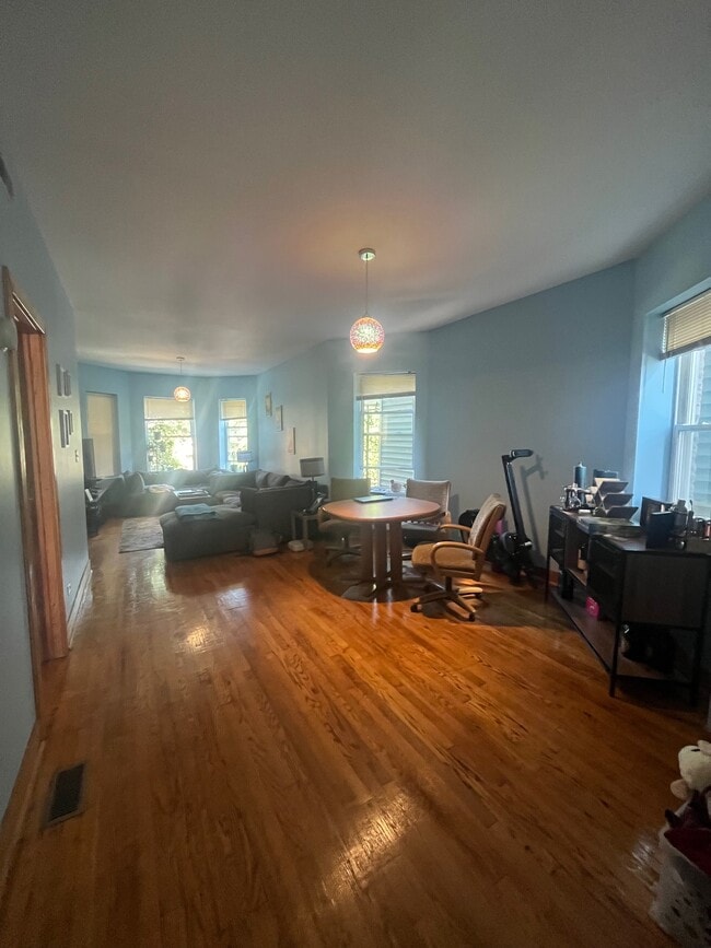 Building Photo - 3043 West Belden Avenue Unit 1st Floor Rental