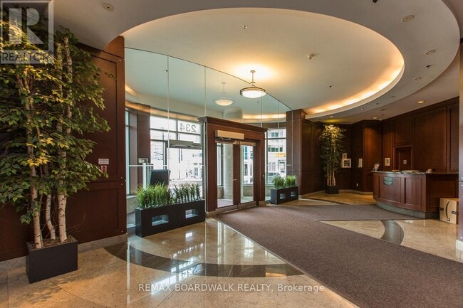 Photo - 234 Rideau St Unit 511