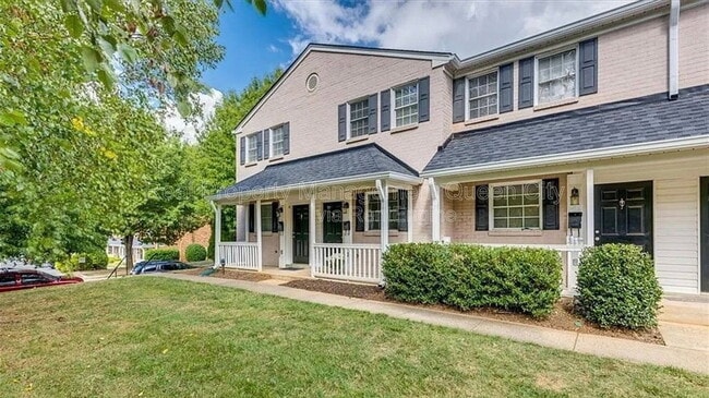 Building Photo - 1224 Green Oaks Ln