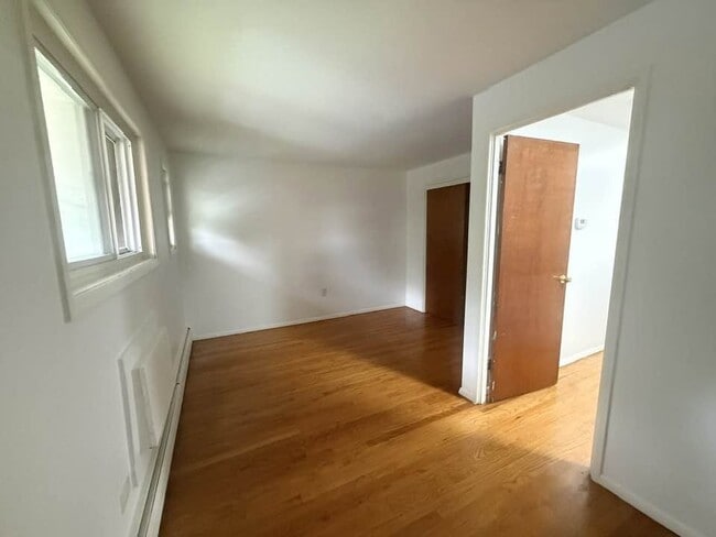 Tomshir Apartments