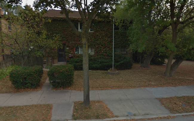 Building Photo - 2225 W Silver Spring Dr