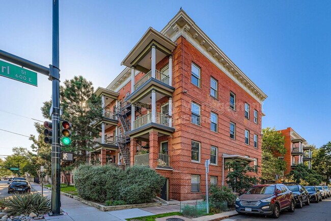 Building Photo - 1376 Pearl St Unit 204