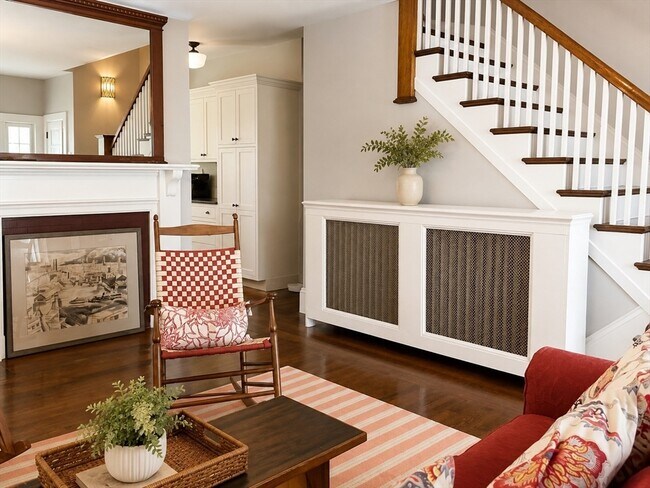 Photo - 1573 Centre St Unit B:Furnished