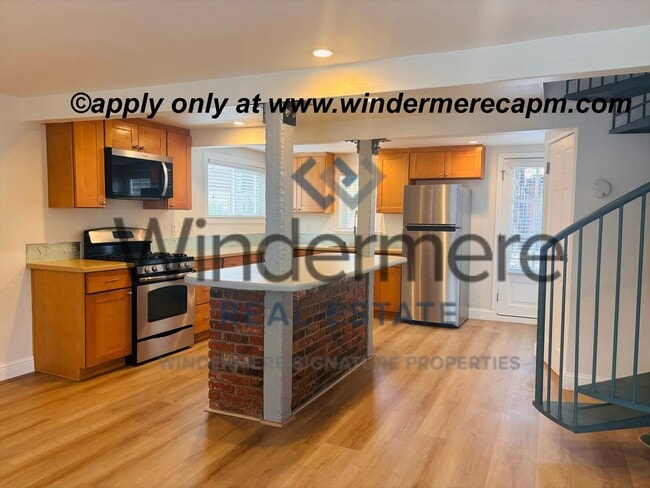 Building Photo - Charming, Bright & Clean 2-Story Home with Dual Balconies on 37th St!