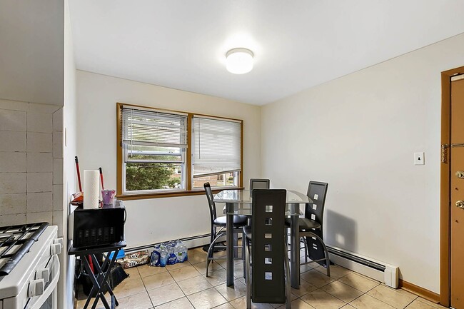 Dining Area - 14526 Cottage Grove Ave Unit 2 W