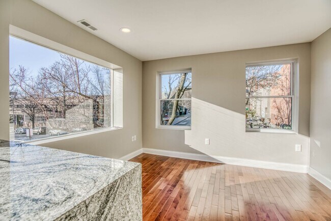 Photo - 1623 E Baltimore St Unidad Apt 2