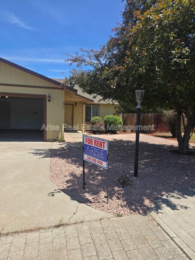 Photo - 803 SE Kierra Pl
