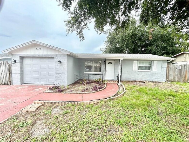 3323 Fairmount Dr