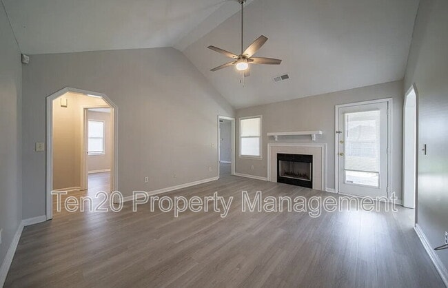 Photo - 3007 Longmont Ln