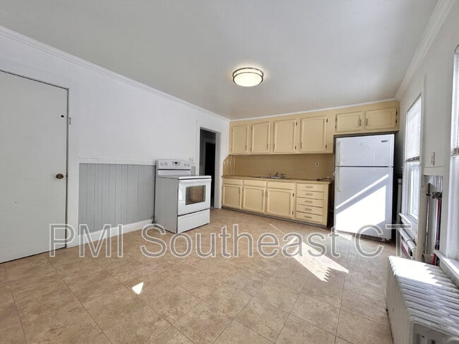 Photo - 484 Pleasant St