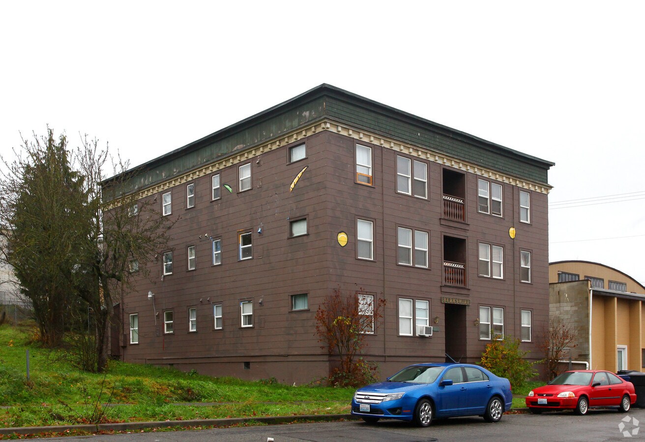 Photo - 2510 S Fawcett Ave Apartments