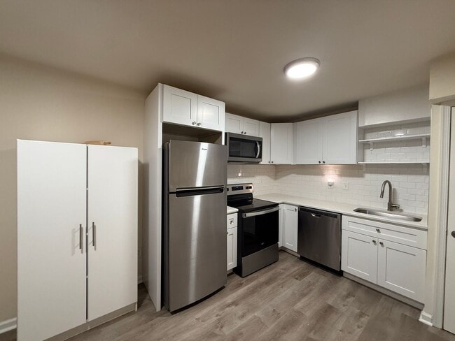 Building Photo - Modern New Luxury Temple Apartments Unit 2