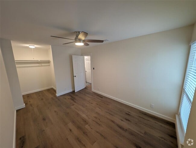 Building Photo - 2905 Parker Ln Rental