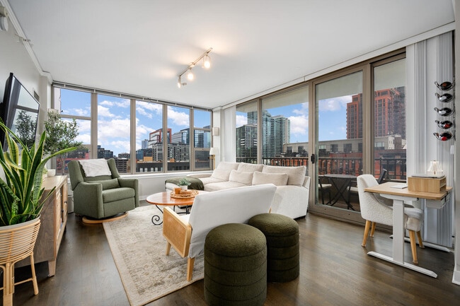 Building Photo - 200 N Jefferson St Unit 904