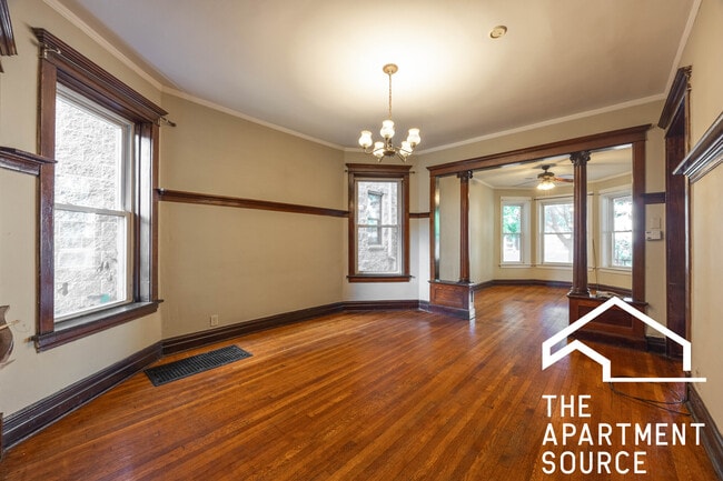 Building Photo - 1631 N Mozart St Unit #1