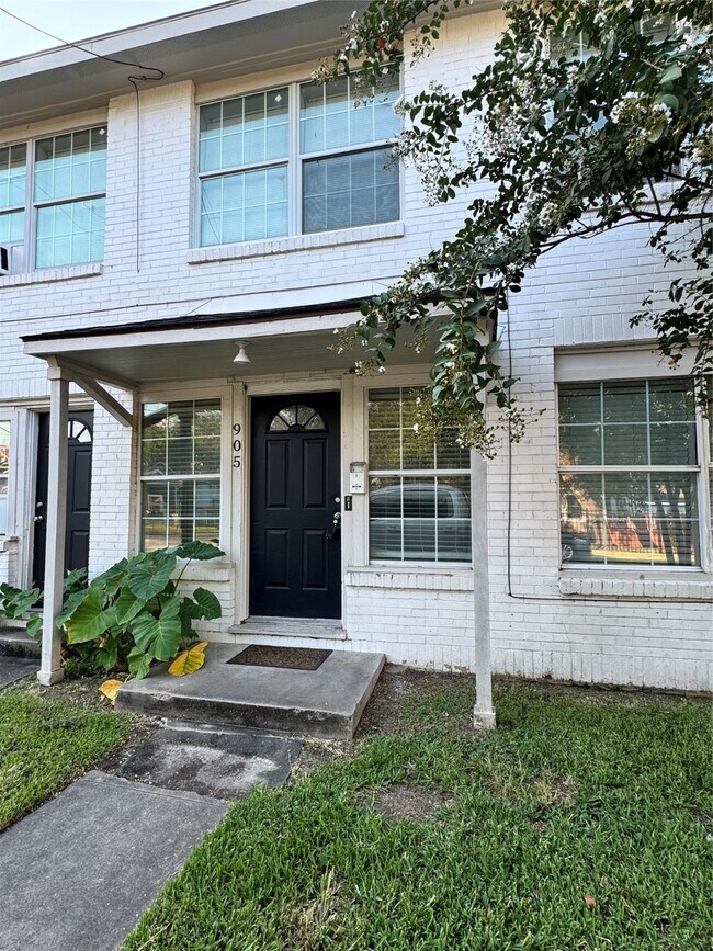 Building Photo - 905 Oakhurst St Rental