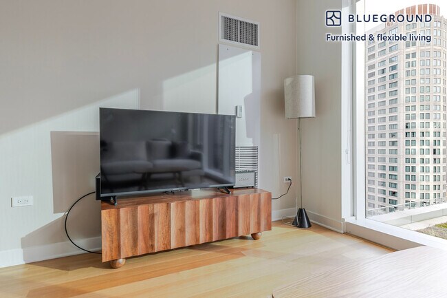 Photo - 340 E North Water St Unidad SI FL16-ID1364