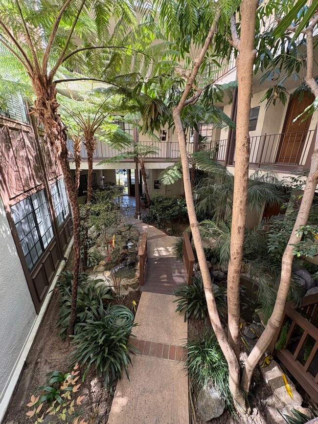 Senderos - 11939 Gorham Ave Unidad 207