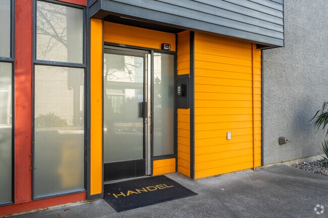 Entrance - 844 BG HANDEL APTS