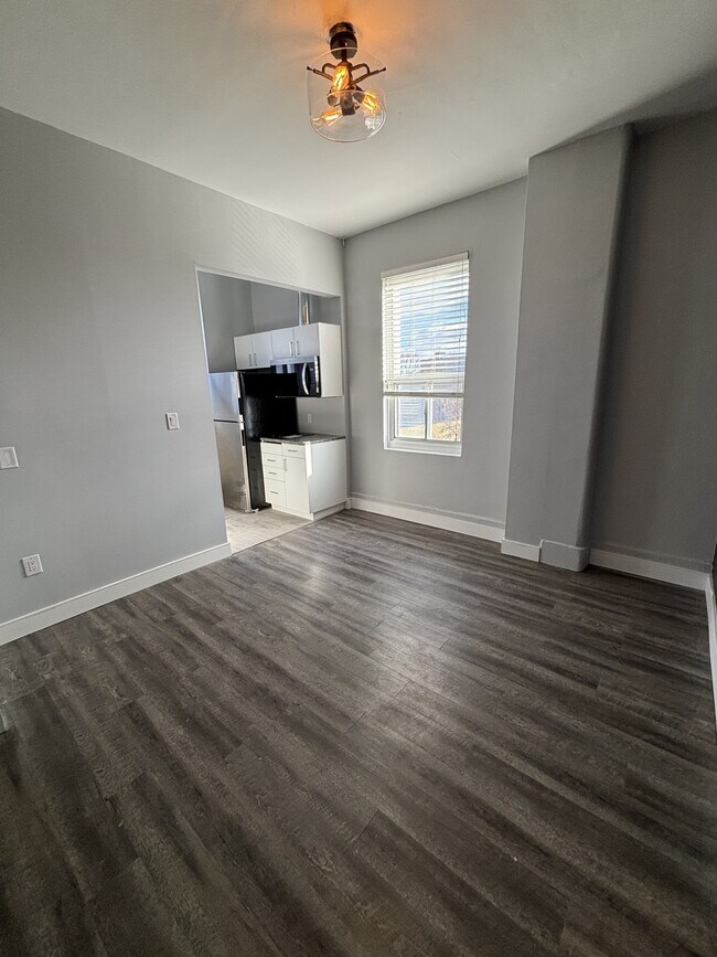 Building Photo - 117 Christina St N Unit 202