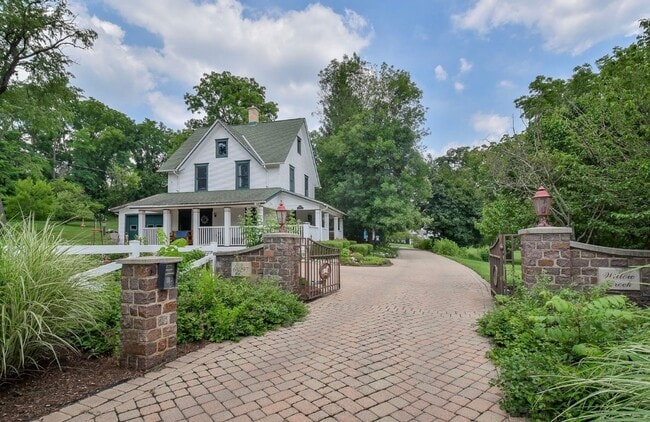 Building Photo - 6N201 Denker Rd Unit Farm House