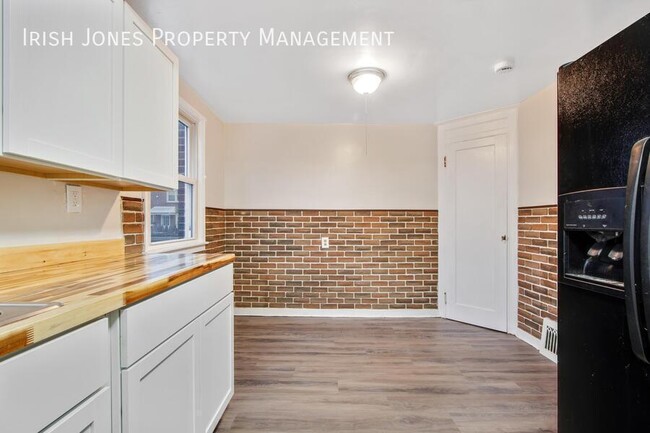 Building Photo - 15 Arbour Ln Unit Apt. 2 - Right