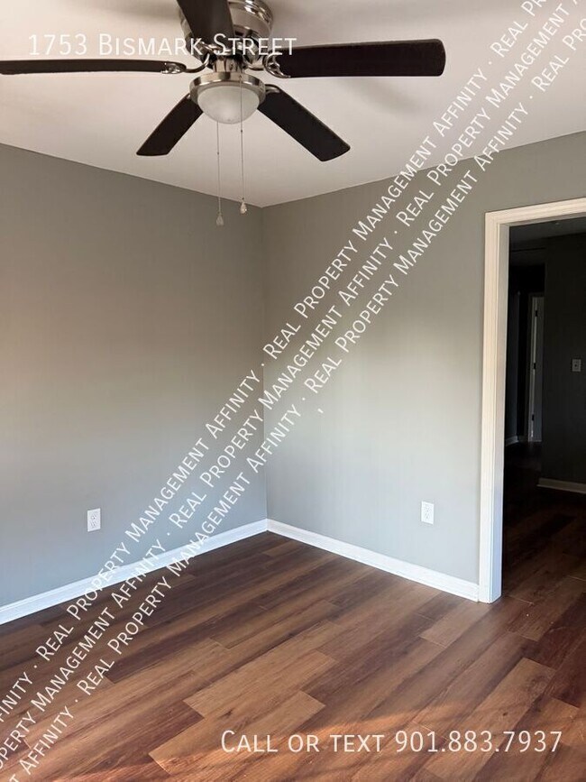 Photo - 1753 Bismark St