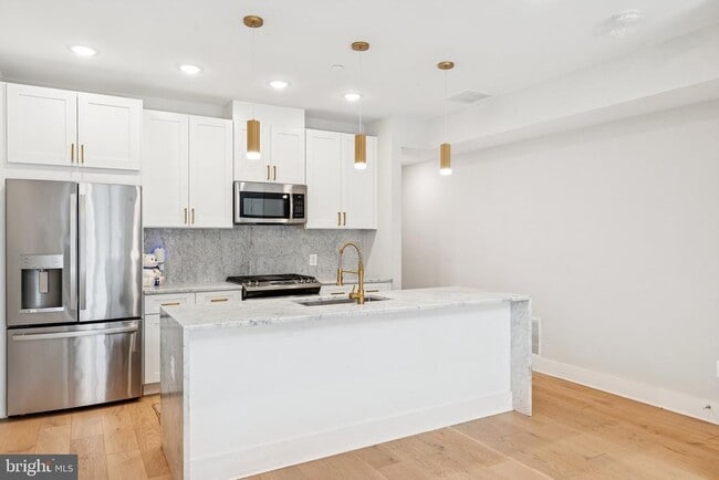 Building Photo - 1705 Trinidad Ave NE Unit 2