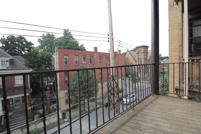 Photo - 405 Peebles St Unit 3