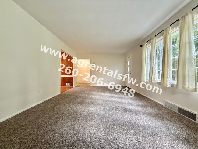 Photo - 4620 Taylor St