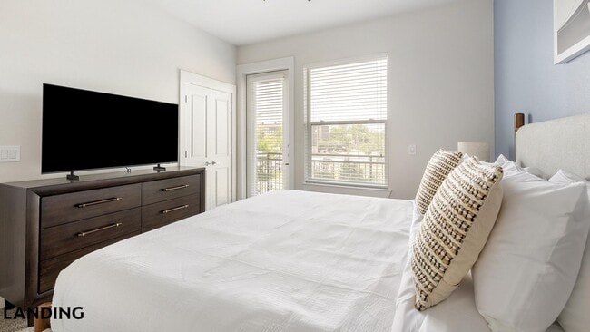 Photo - 4001 Ross Ave Unidad 252