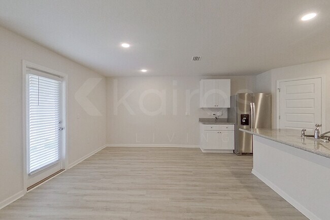 Photo - 102 Metalmark Dr