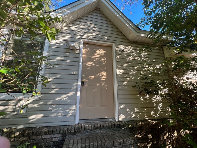 Cute 2 bedroom 2 bathroom townhome close t... - Cute 2 bedroom 2 bathroom townhome close t...