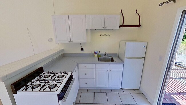 2124 Bath St Unit Back