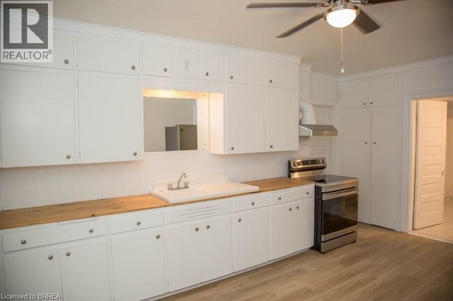 Photo - 522 Colborne St Unit UPPER