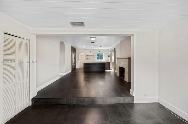 Photo - 546 NW 50th St
