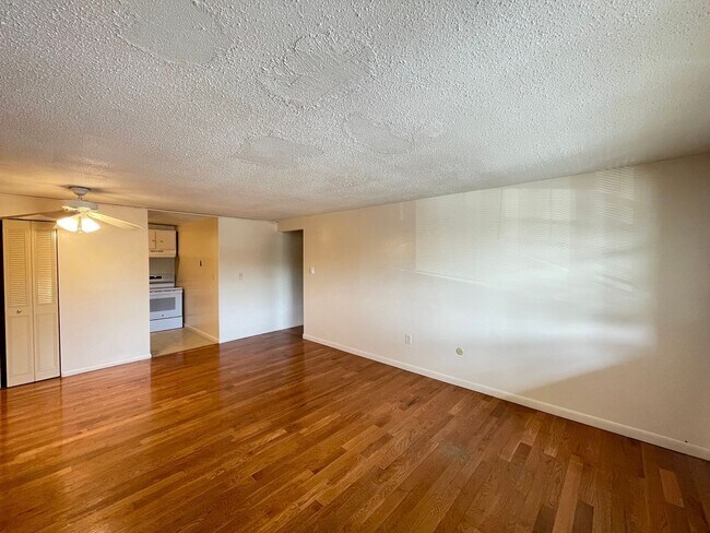 Photo - 177 Loudon Rd Unidad 209