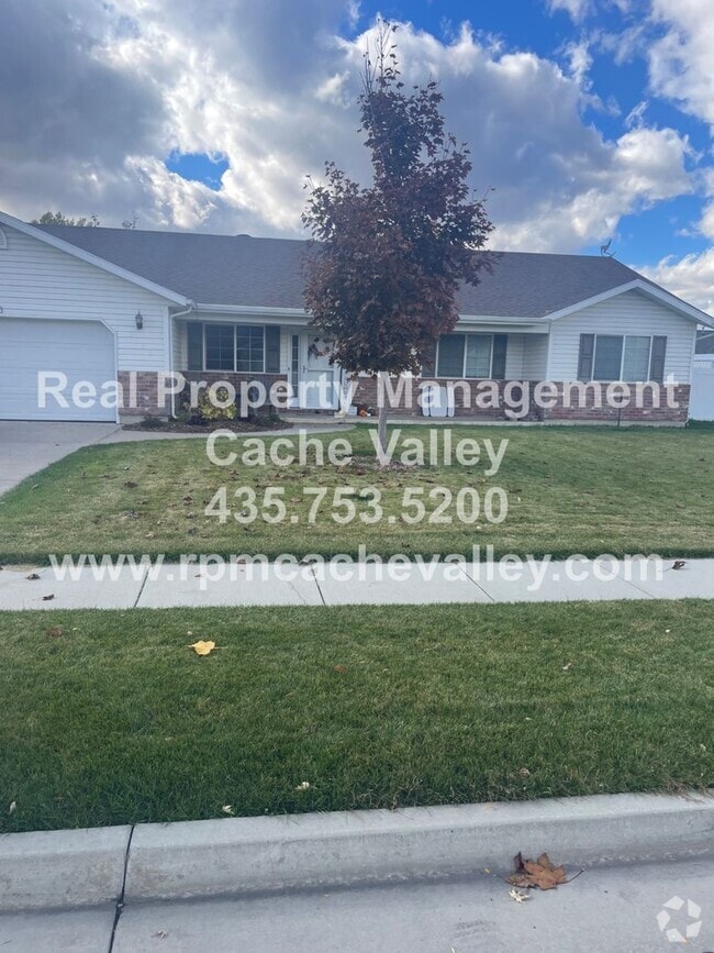 Building Photo - Fabulous single story home on qtr. acre lo...