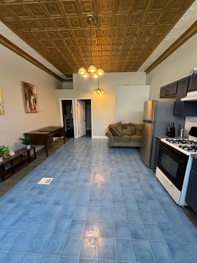 3260 W 105th St