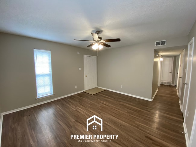 Photo - Spacious 3BR/2BA Home with Open Kitchen & Fenced Yard in Memphis